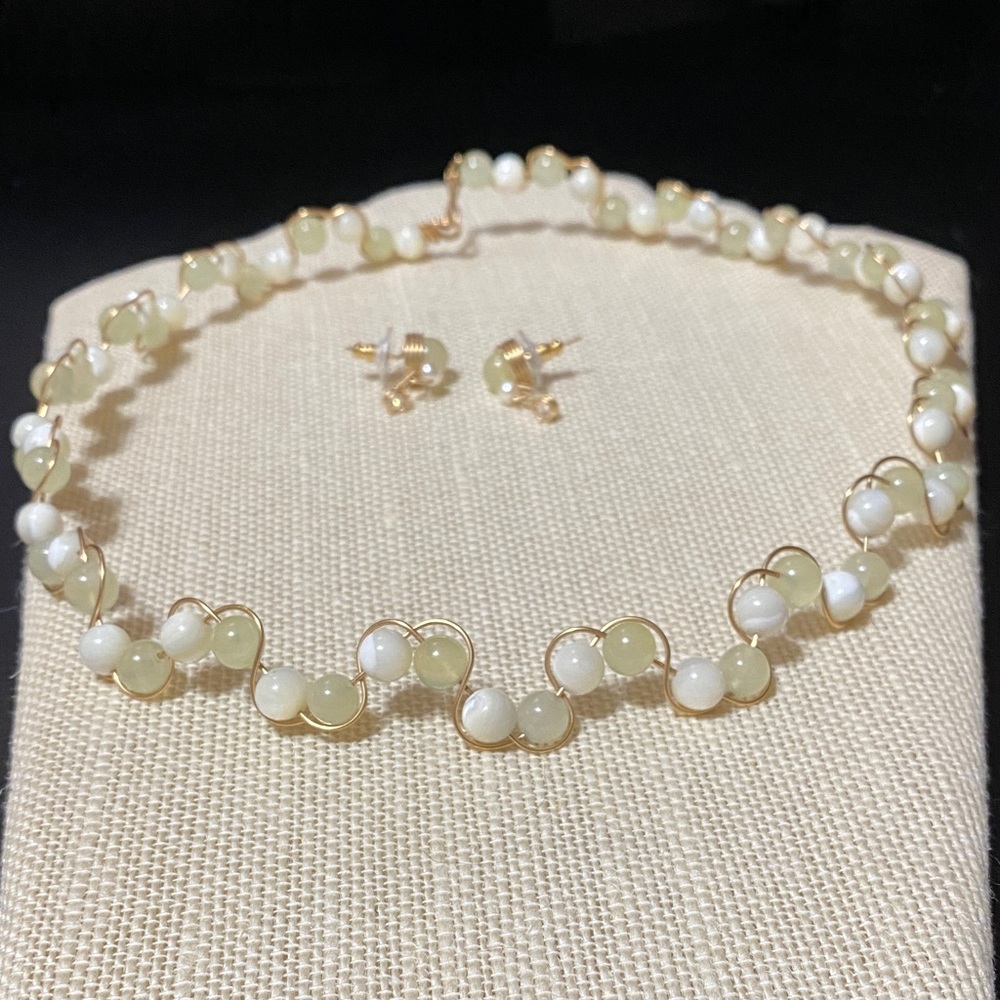 Vintage new jade & cream gemstone Beaded gold filled Necklace and Earring Set - Picture 11 of 16